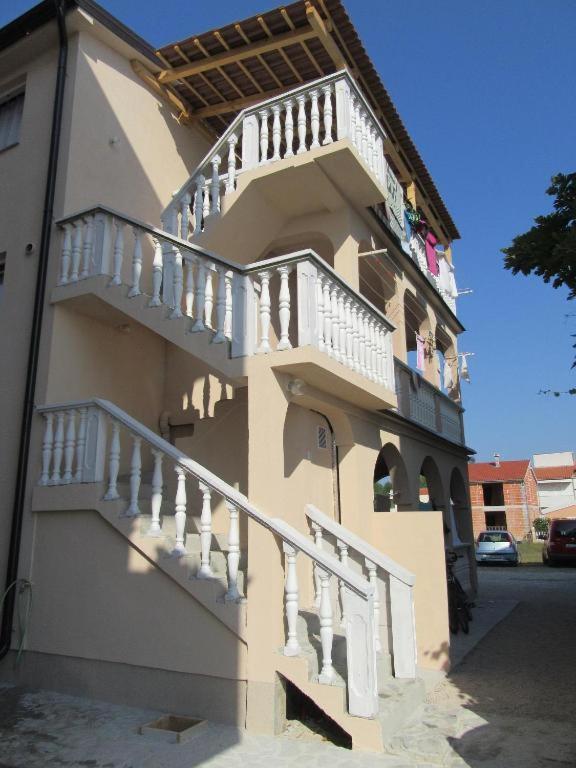 Apartments Ninske Vodice מראה חיצוני תמונה